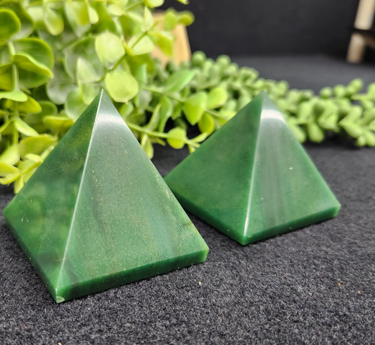 Green Jade Pyramid, 5cm