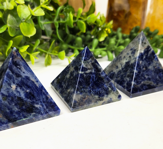 Sodalite Pyramid, 5cm